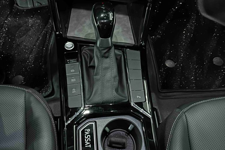 Used Volkswagen Passat 2026 Model, Outstanding 380TSI Xingkong Longteng Edition Gear Lever