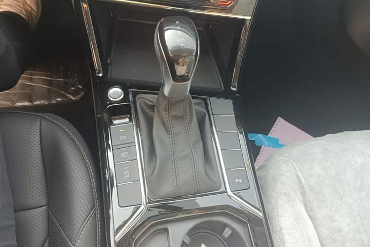 Used Volkswagen Passat 2026 Model, Outstanding 380TSI Xingkong Longteng Edition Gear Lever