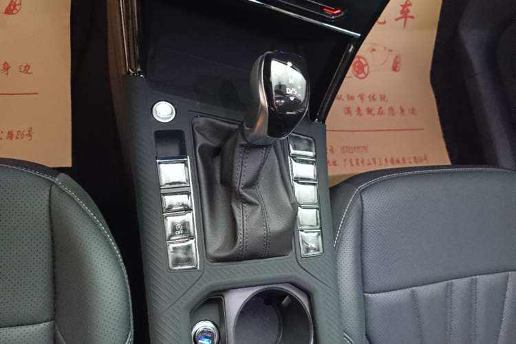 Used Volkswagen Passat 2026 Model, Outstanding 380TSI Xingkong Longteng Edition Gear Lever
