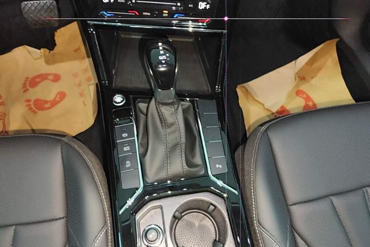 Used Volkswagen Passat 2026 Model, Outstanding 380TSI Longteng Edition Gear Lever