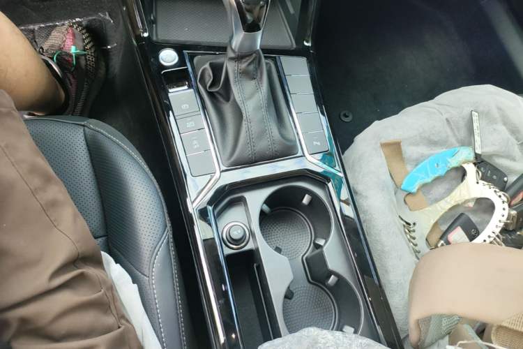 Used Volkswagen Passat 2026 Model, Outstanding 380TSI Xingkong Longteng Edition Gear Lever