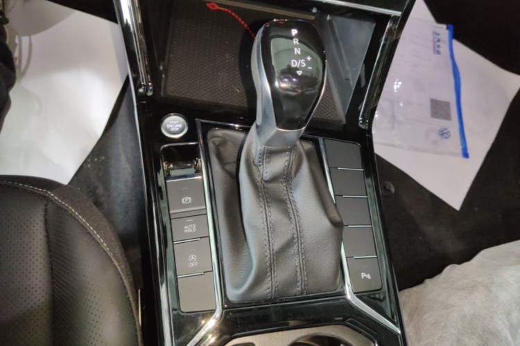 Used Volkswagen Passat 2026 Model, Outstanding 380TSI Xingkong Longteng Edition Gear Lever