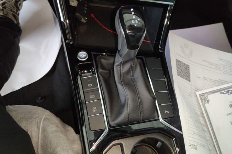 Used Volkswagen Passat 2026 Model, Outstanding 380TSI Xingkong Longteng Edition Gear Lever