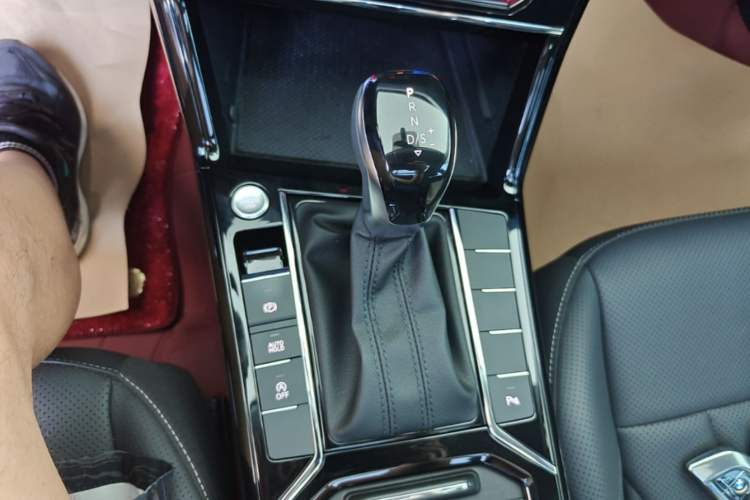 Used Volkswagen Passat 2026 Model, Outstanding 330TSI Xingkong Elite Edition Gear Lever