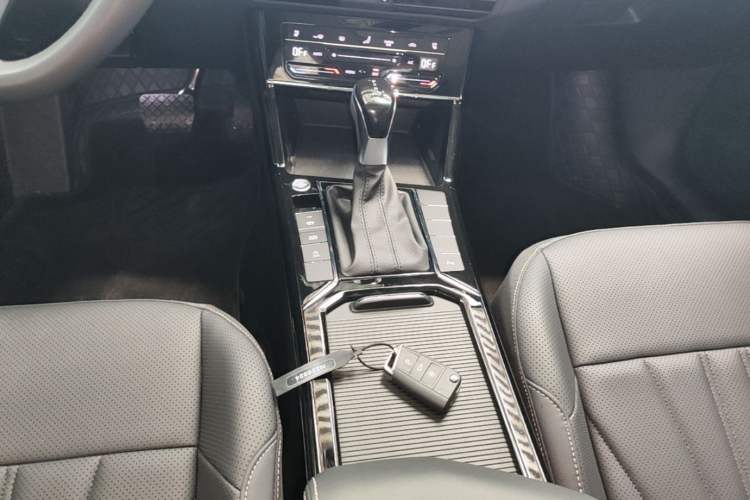 Used Volkswagen Passat 2026 Model, Outstanding 380TSI Xingkong Longteng Edition Gear Lever