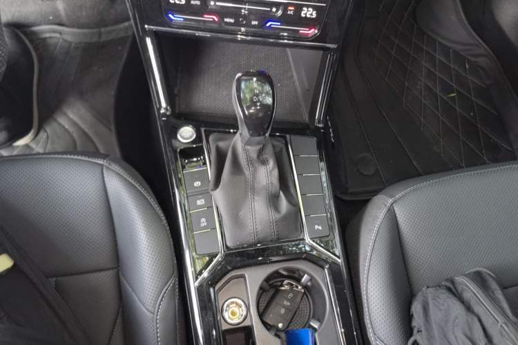 Used Volkswagen Passat 2026 Model, Outstanding 380TSI Longteng Edition Gear Lever