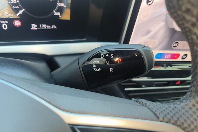 Used Volkswagen Passat 2026 Model, Pro 380TSI Xingkong Longzun Edition Gear Lever
