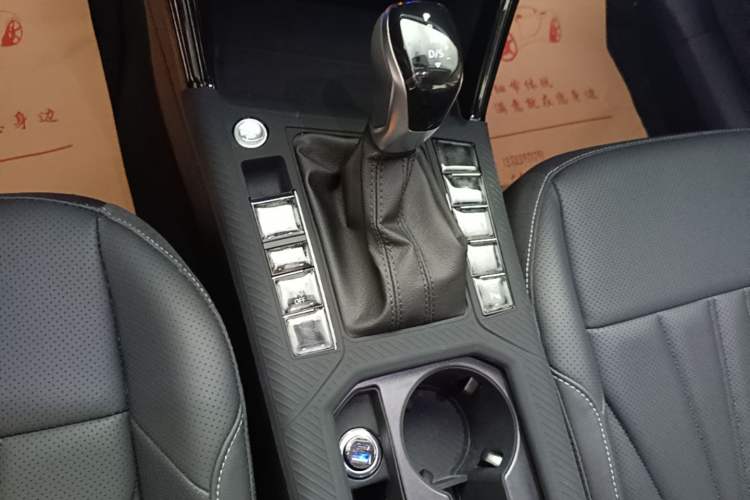 Used Volkswagen Passat 2026 Model, Outstanding 380TSI Xingkong Longteng Edition Gear Lever