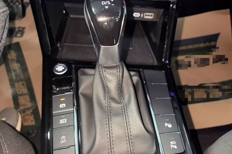 Used Volkswagen Passat 2026 Model, Outstanding 380TSI Longyao Edition Gear Lever