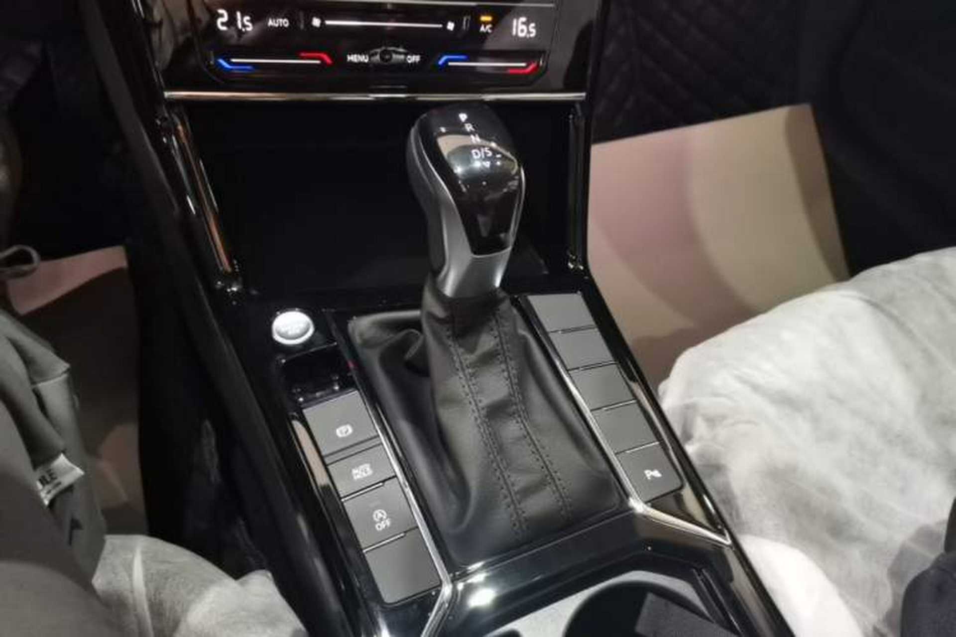 Used Volkswagen Passat 2026 Model, Outstanding 380TSI Xingkong Longteng Edition Gear Lever