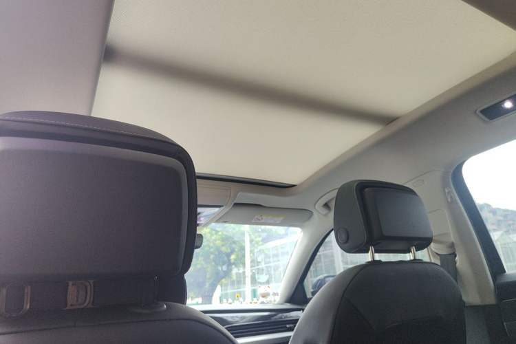 Used Volkswagen Passat 2026 Model, Outstanding 330TSI Xingkong Elite Edition Headliner