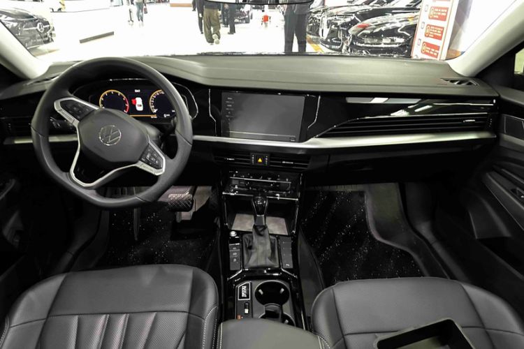 Used Volkswagen Passat 2026 Model, Outstanding 380TSI Xingkong Longteng Edition Interior 1