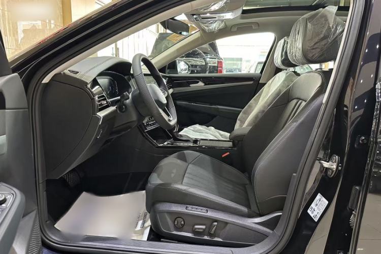 Used Volkswagen Passat 2026 Model, Outstanding 380TSI Xingkong Longteng Edition Interior 1
