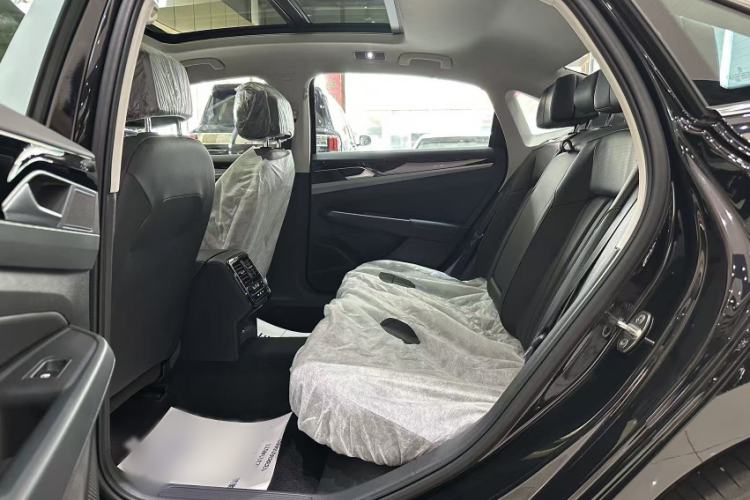 Used Volkswagen Passat 2026 Model, Outstanding 380TSI Xingkong Longteng Edition Interior 2