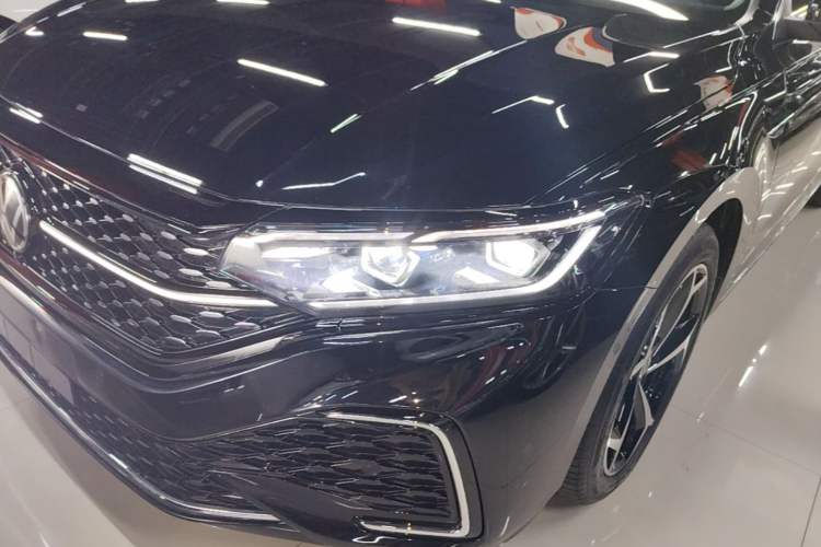 Used Volkswagen Passat 2026 Model, Outstanding 380TSI Xingkong Longyao Edition Left Front Headlight