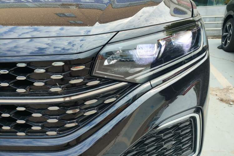 Used Volkswagen Passat 2026 Model, Outstanding 380TSI Xingkong Longteng Edition Left Front Headlight