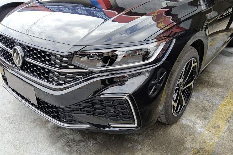 Used Volkswagen Passat 2026 Model, Outstanding 380TSI Xingkong Longteng Edition Left Front Headlight