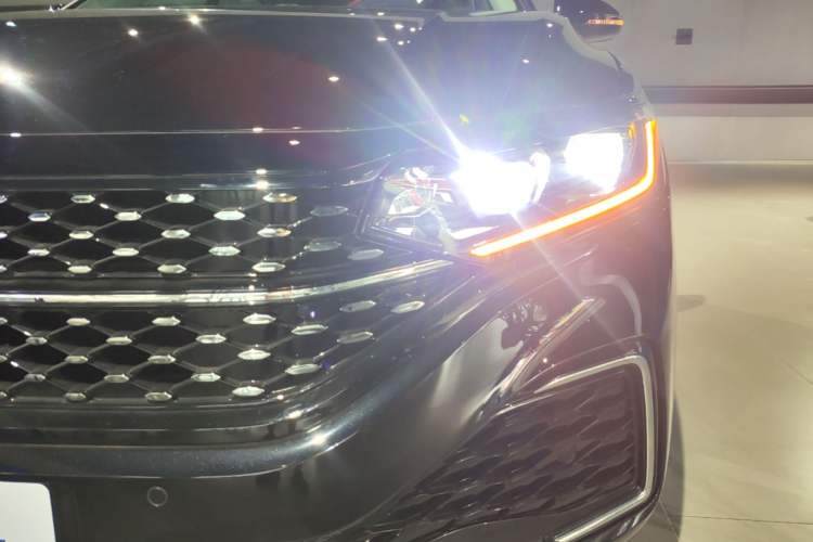 Used Volkswagen Passat 2026 Model, Outstanding 380TSI Xingkong Longteng Edition Left Front Headlight