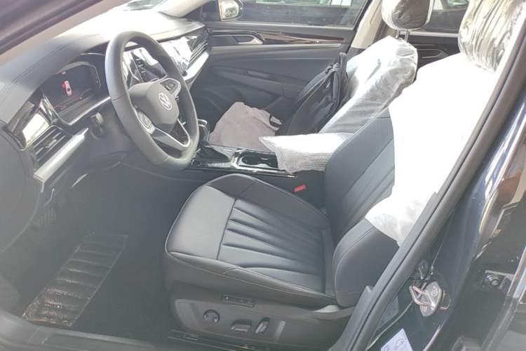 Used Volkswagen Passat 2026 Model, Outstanding 380TSI Xingkong Longteng Edition Left Front Seat