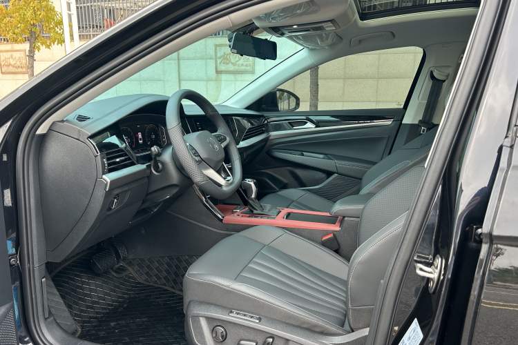 Used Volkswagen Passat 2026 Model, Outstanding 380TSI Xingkong Longteng Edition Left Front Seat