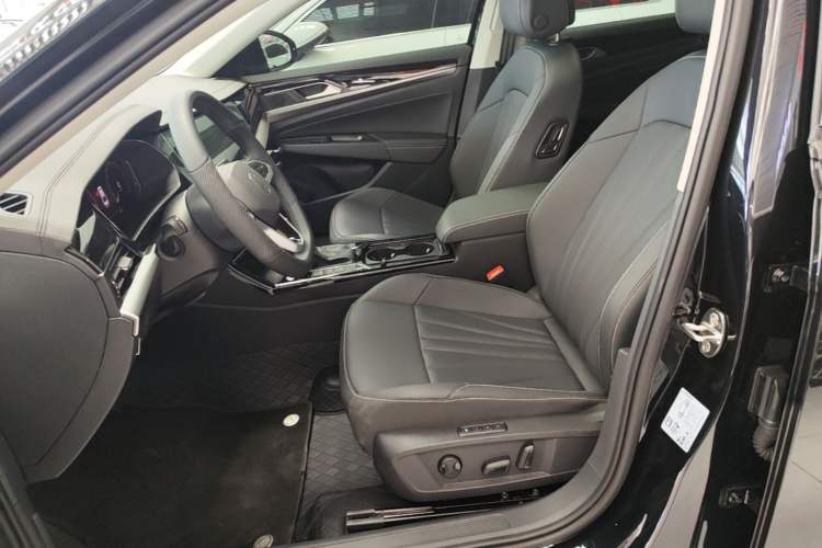 Used Volkswagen Passat 2026 Model, Outstanding 380TSI Xingkong Longteng Edition Left Front Seat