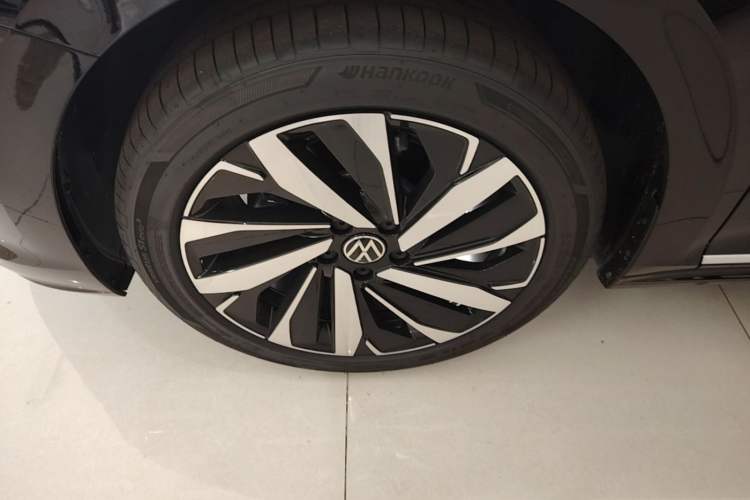 Used Volkswagen Passat 2026 Model, Outstanding 380TSI Longteng Edition Left Front Wheel Hub