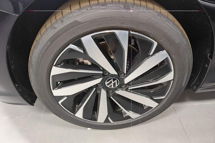 Used Volkswagen Passat 2026 Model, Outstanding 380TSI Longteng Edition Left Front Wheel Hub