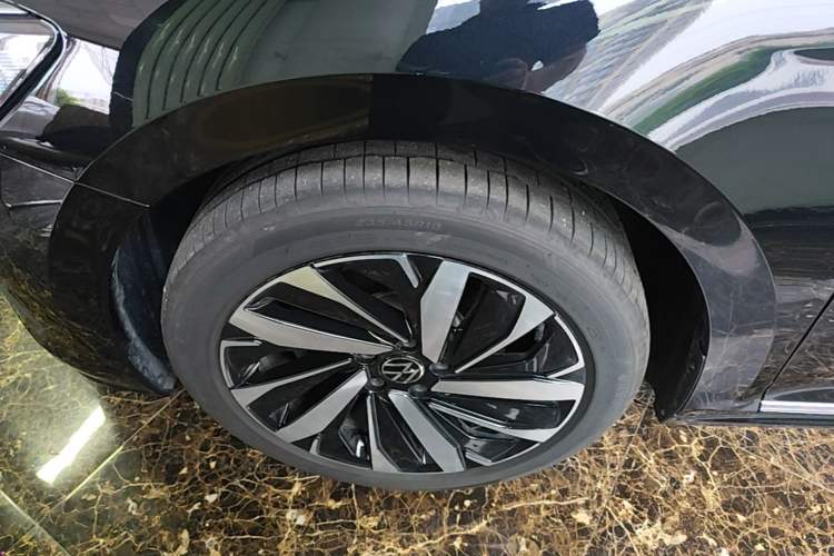 Used Volkswagen Passat 2026 Model, Outstanding 330TSI Elite Edition Left Front Wheel Hub