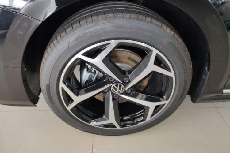 Used Volkswagen Passat 2026 Model, Outstanding 380TSI Xingkong Longteng Edition Left Front Wheel Hub