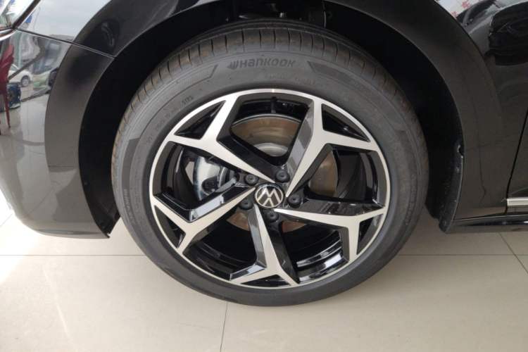Used Volkswagen Passat 2026 Model, Outstanding 380TSI Xingkong Longteng Edition Left Front Wheel Hub