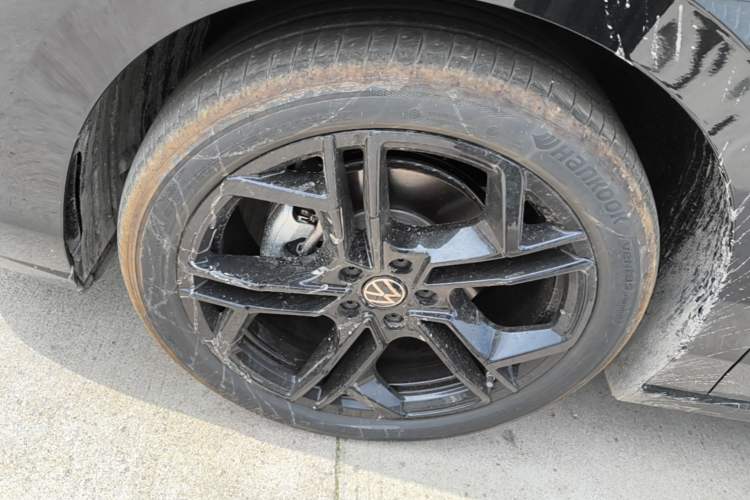 Used Volkswagen Passat 2026 Model, Pro 380TSI Xingkong Longzun Edition Left Front Wheel Hub