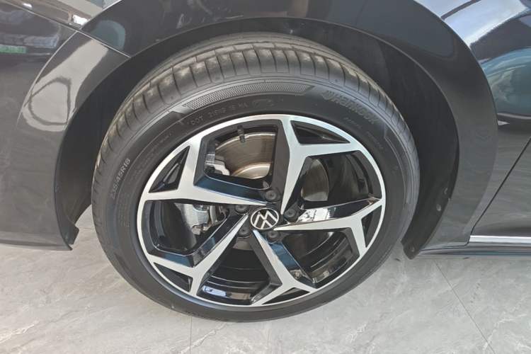 Used Volkswagen Passat 2026 Model, Outstanding 330TSI Xingkong Elite Edition Left Front Wheel Hub