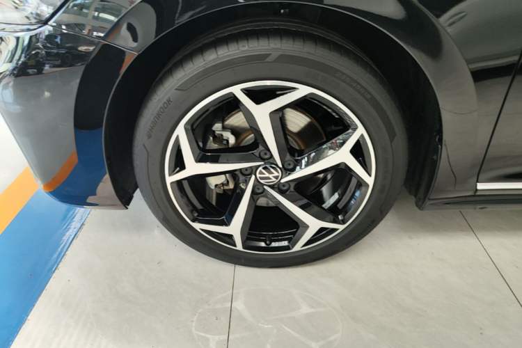 Used Volkswagen Passat 2026 Model, Outstanding 380TSI Xingkong Longteng Edition Left Front Wheel Hub