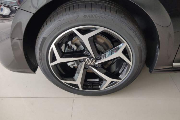 Used Volkswagen Passat 2026 Model, Outstanding 380TSI Xingkong Longteng Edition Left Front Wheel Hub
