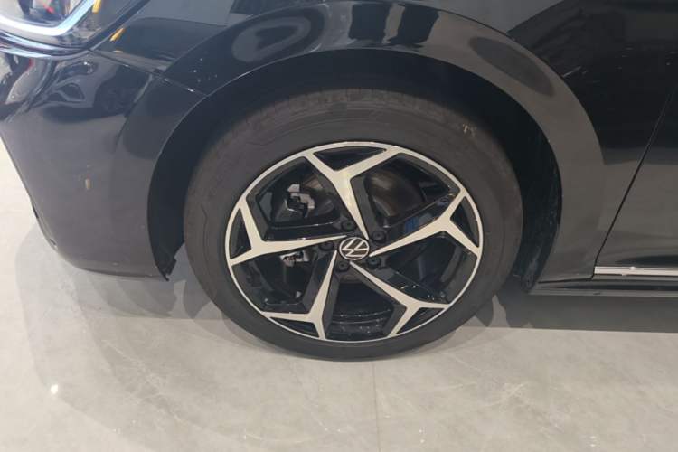 Used Volkswagen Passat 2026 Model, Outstanding 380TSI Xingkong Longteng Edition Left Front Wheel Hub