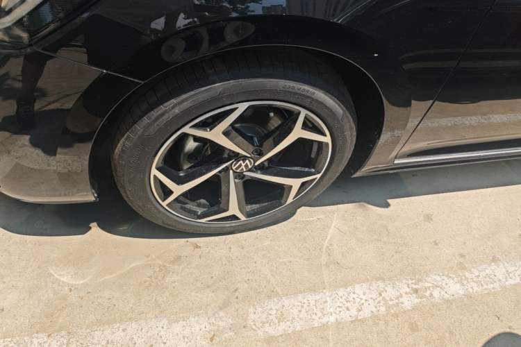 Used Volkswagen Passat 2026 Model, Outstanding 380TSI Xingkong Longteng Edition Left Front Wheel Hub