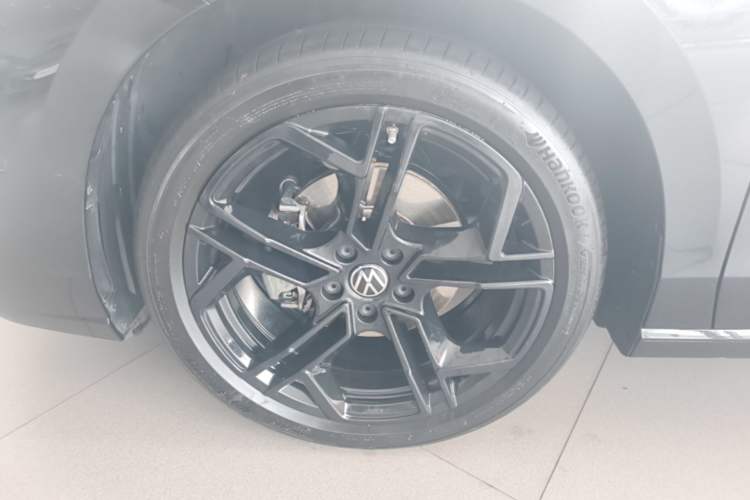 Used Volkswagen Passat 2026 Model, Pro 380TSI Xingkong Longzun Edition Left Front Wheel Hub
