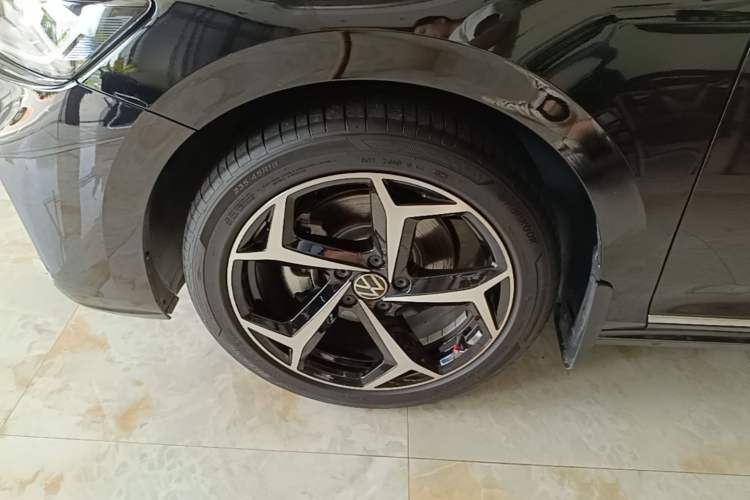 Used Volkswagen Passat 2026 Model, Outstanding 380TSI Xingkong Longteng Edition Left Front Wheel Hub