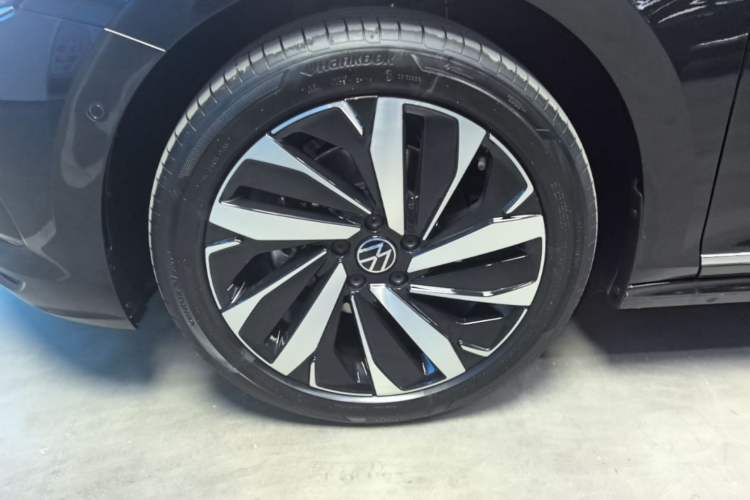 Used Volkswagen Passat 2026 Model, Outstanding 380TSI Longyao Edition Left Front Wheel Hub