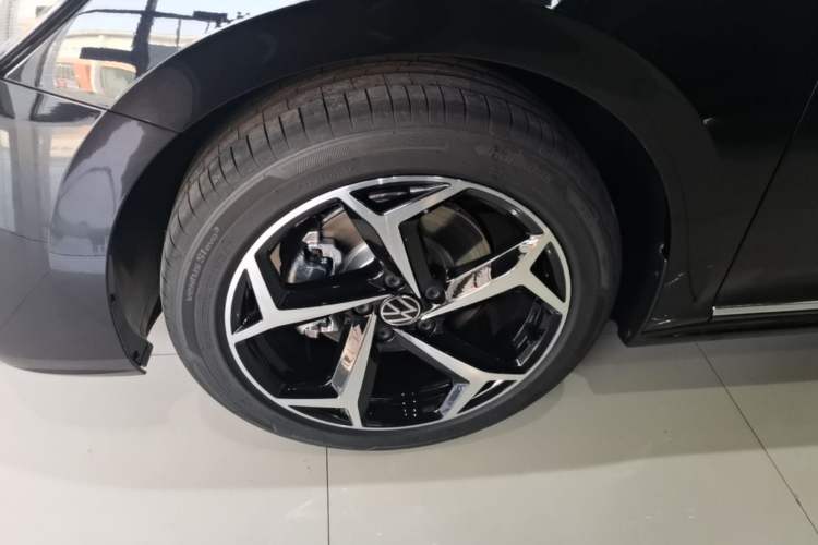 Used Volkswagen Passat 2026 Model, Outstanding 380TSI Xingkong Longteng Edition Left Front Wheel Hub