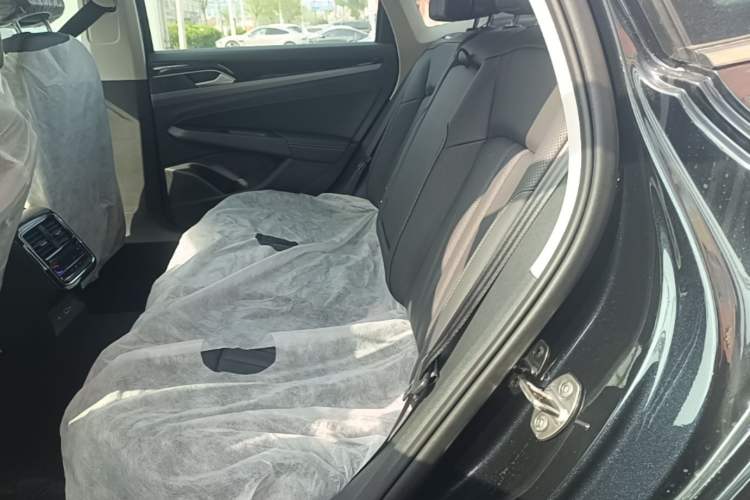 Used Volkswagen Passat 2026 Model, Outstanding 380TSI Xingkong Longteng Edition Left Rear Seat
