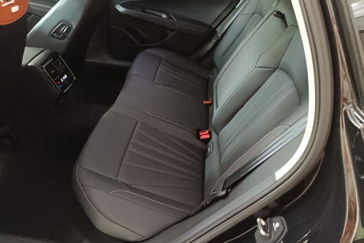 Used Volkswagen Passat 2026 Model, Outstanding 380TSI Xingkong Longteng Edition Left Rear Seat