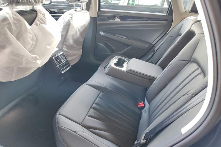 Used Volkswagen Passat 2026 Model, Outstanding 380TSI Xingkong Longteng Edition Left Rear Seat