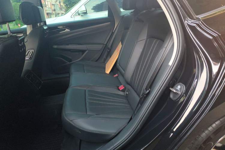 Used Volkswagen Passat 2026 Model, Outstanding 380TSI Longteng Edition Left Rear Seat