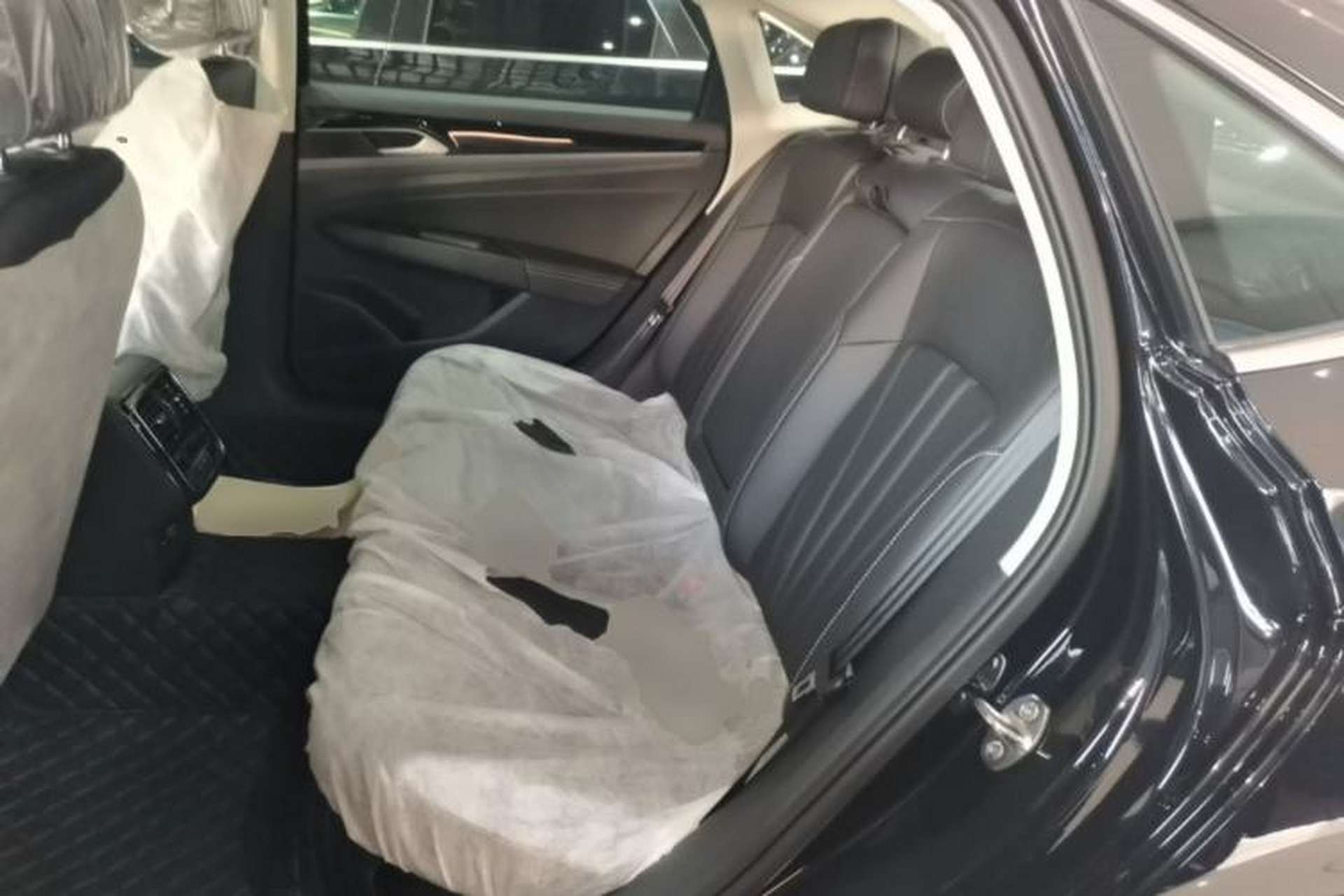 Used Volkswagen Passat 2026 Model, Outstanding 380TSI Xingkong Longteng Edition Left Rear Seat