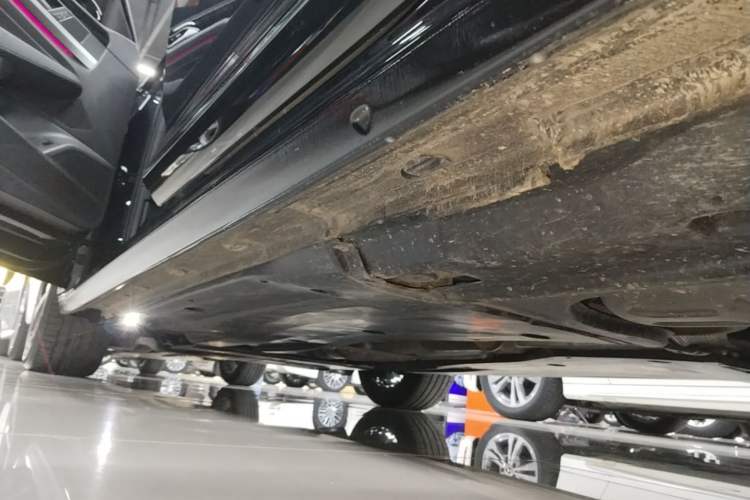 Used Volkswagen Passat 2026 Model, Outstanding 380TSI Xingkong Longyao Edition Left Side Sill