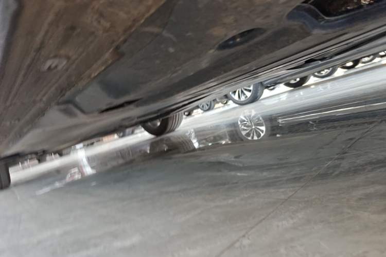 Used Volkswagen Passat 2026 Model, Outstanding 330TSI Xingkong Elite Edition Left Side Sill