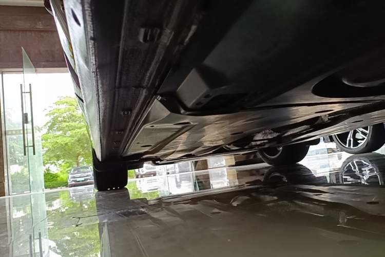 Used Volkswagen Passat 2026 Model, Outstanding 380TSI Xingkong Longteng Edition Left Side Sill
