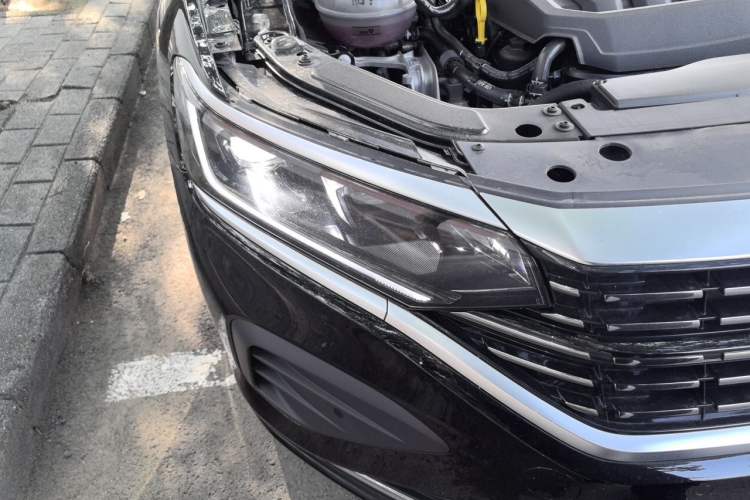 Used Volkswagen Passat 2026 Model, Outstanding 380TSI Longteng Edition Right Front Headlight