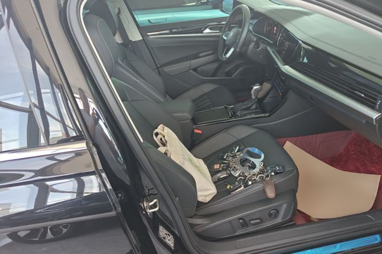 Used Volkswagen Passat 2026 Model, Outstanding 330TSI Xingkong Elite Edition Right Front Seat